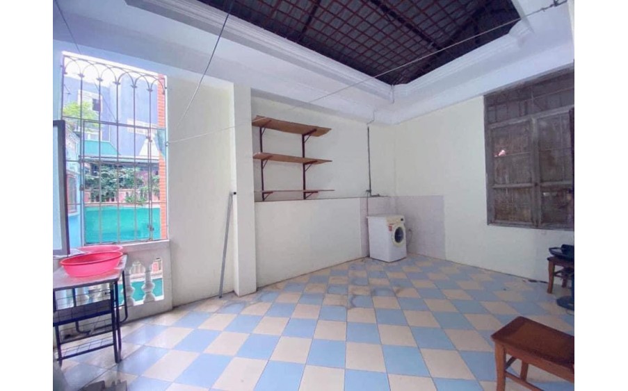 Cho ở nhóm sinh viên 7 - 8 người nhà Đường Láng, 40m2, 4 tầng, 4 ngủ, 15 Triệu, đủ đồ